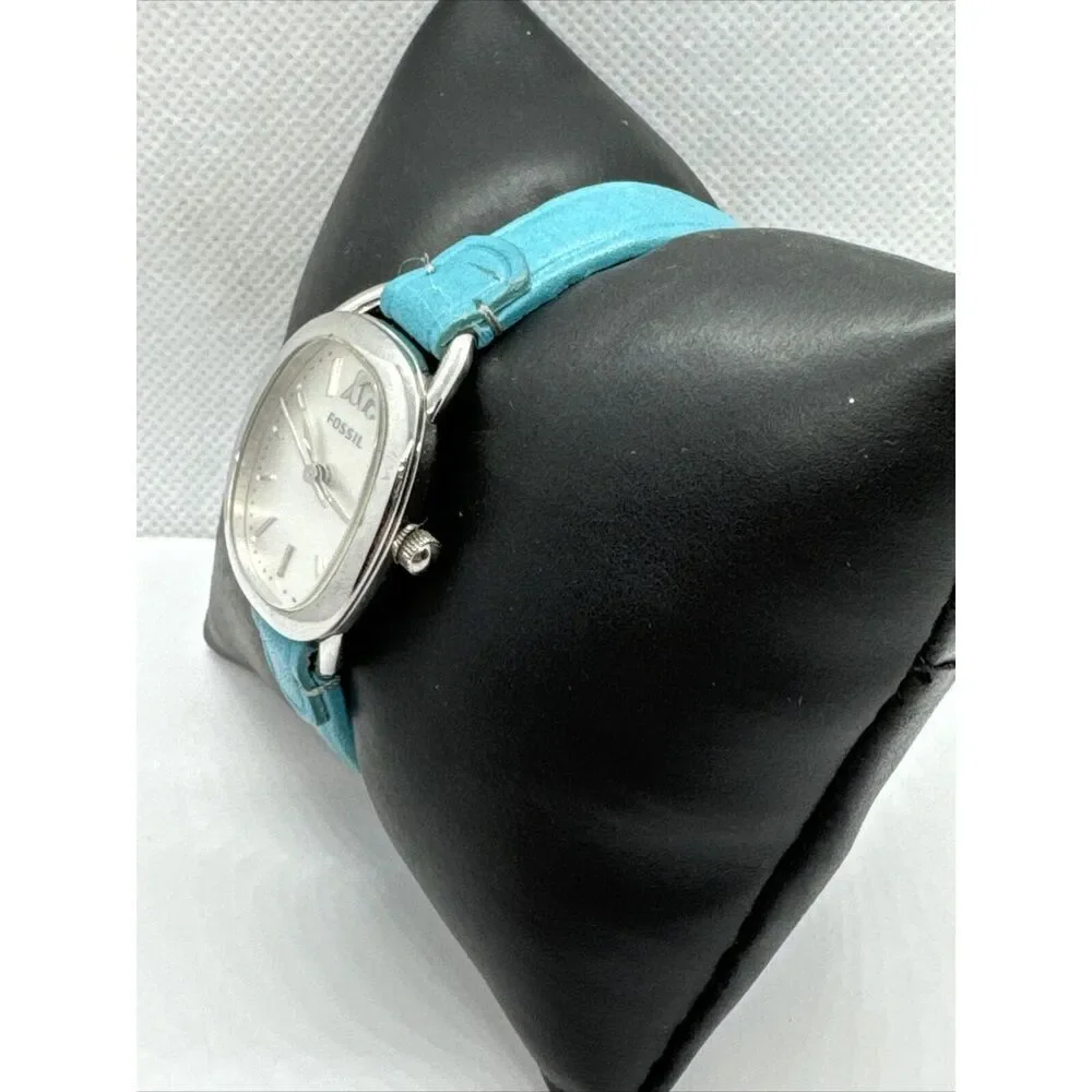 Fossil Sculptor ES3559 Women Blue Leather Analog Silver Dial Quartz Watch JNA347